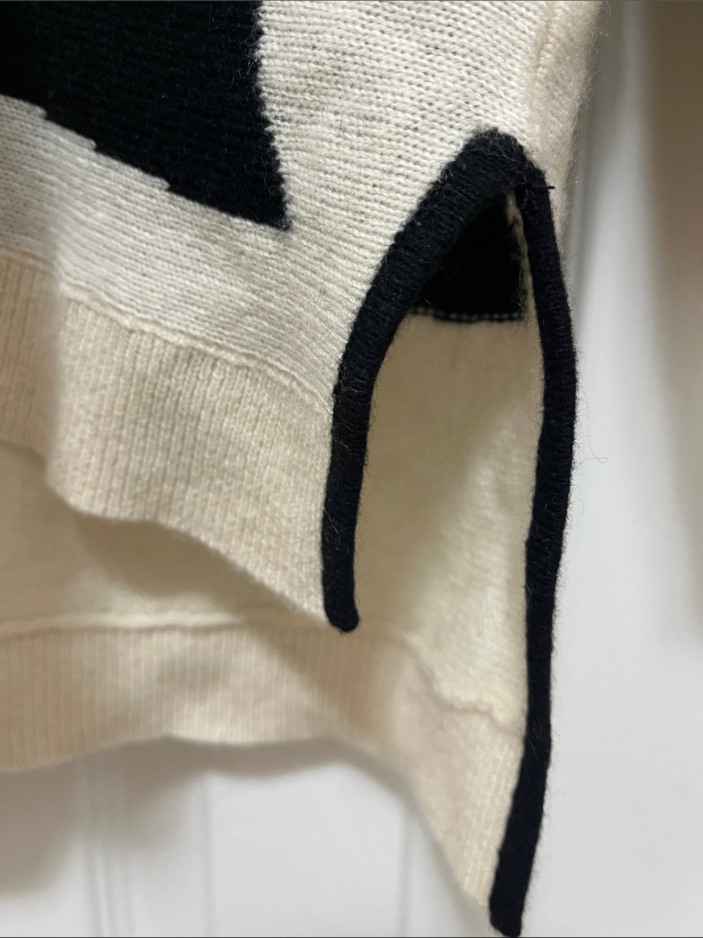 Charter Club Turtleneck 100% Cashmere Black and Ivory Zebra Print size L - Picture 3 of 5